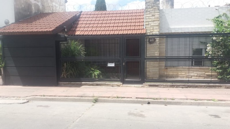 Foto Casa en Venta en Castelar, Buenos Aires - U$D 150.000 - pix6720626 - BienesOnLine