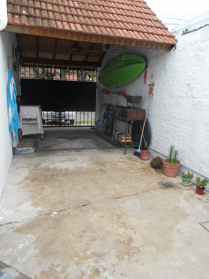 CASA 4 AMB EN PH VENDE CASTELAR 