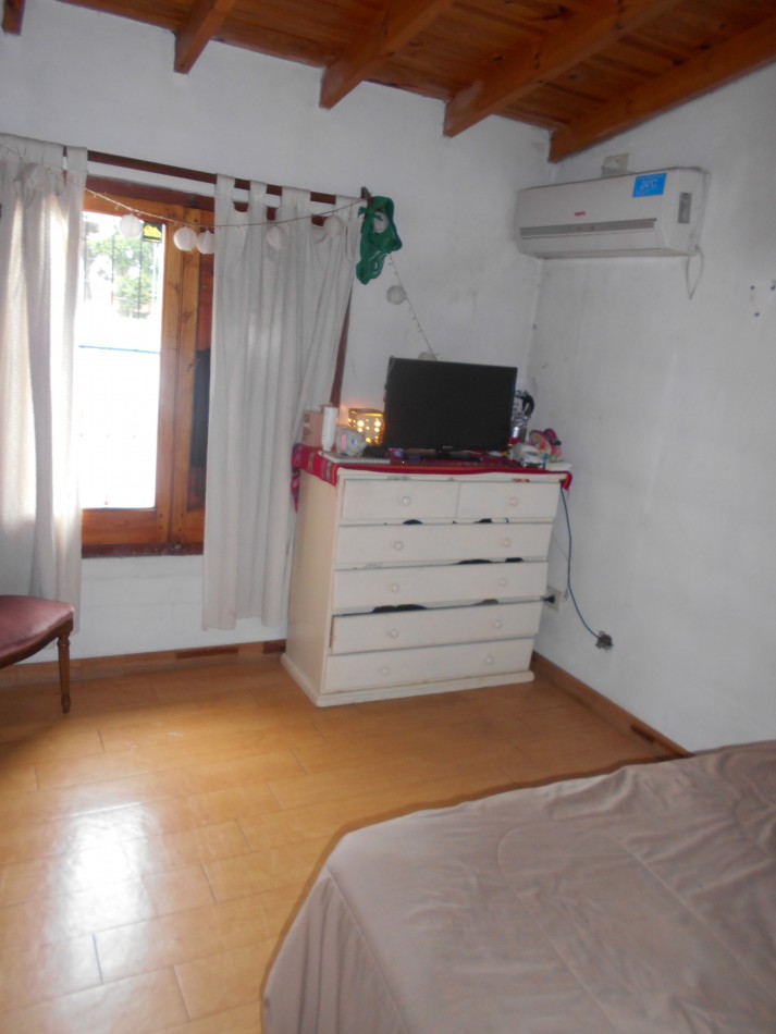 CASA 4 AMB EN PH VENDE CASTELAR 