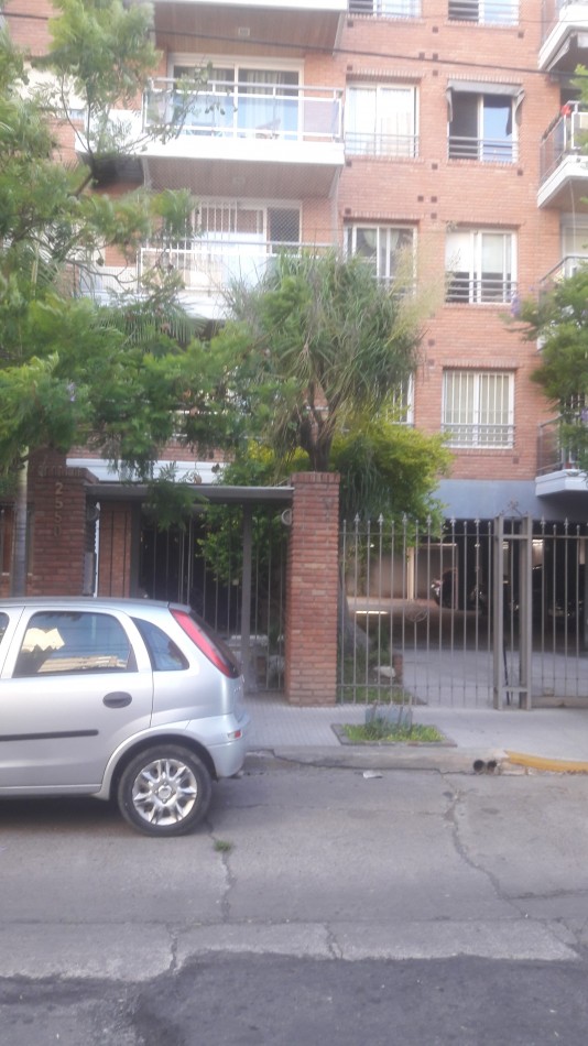 DEPARTAMENTO DE 4 AMB VENDE CASTELAR