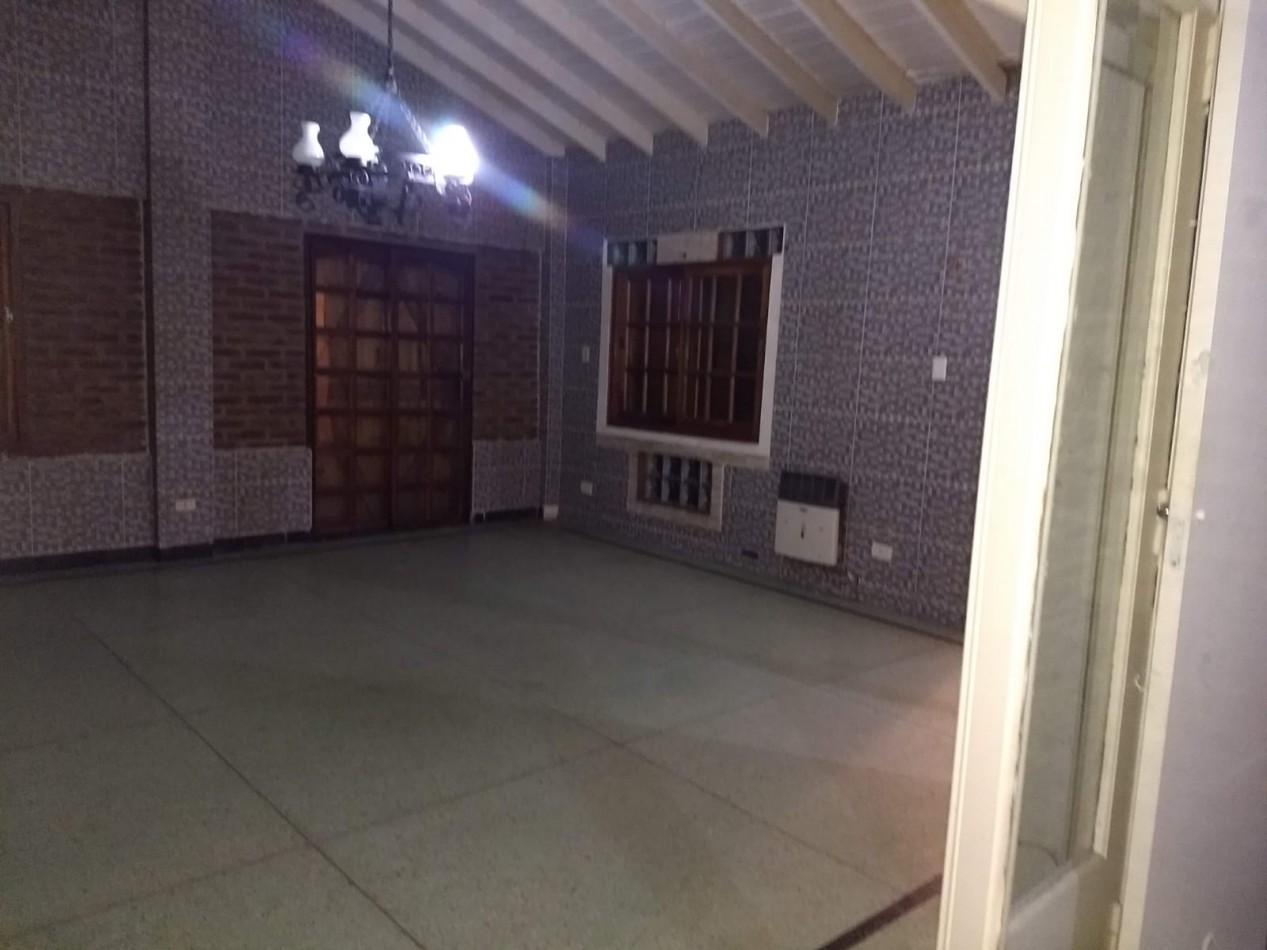 CASA DE 4 AMB ALQUILA CASTELAR 