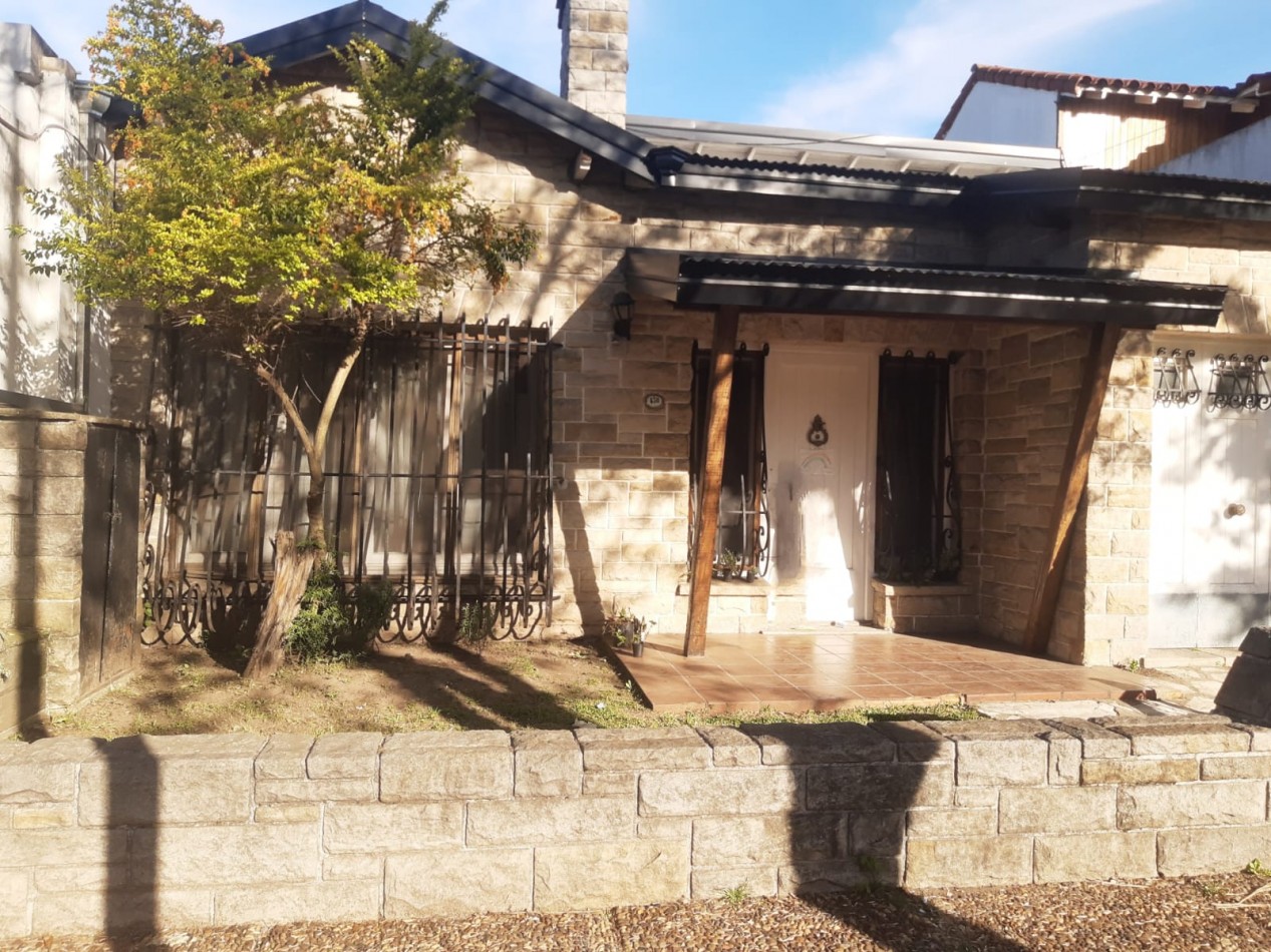 CASA DE 4 AMB ALQUILA CASTELAR 