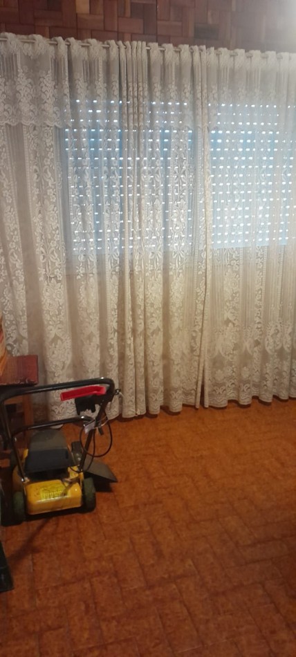 CASA AMERICANA  3 AMB VENDE CASTELAR