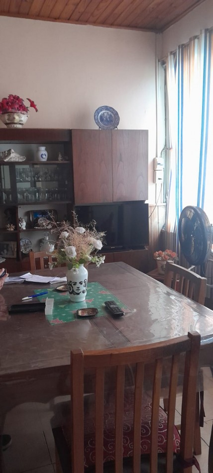 CASA AMERICANA  3 AMB VENDE CASTELAR