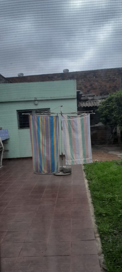 CASA AMERICANA  3 AMB VENDE CASTELAR