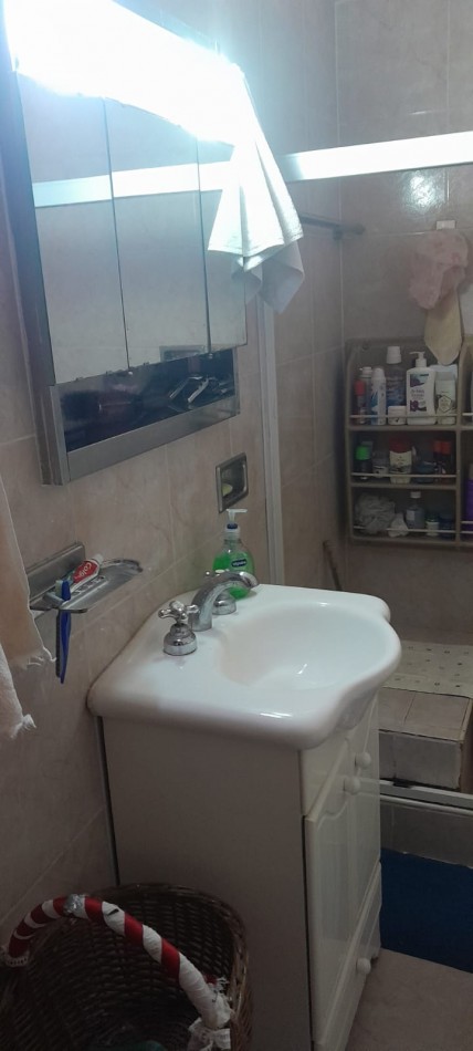 CASA AMERICANA  3 AMB VENDE CASTELAR