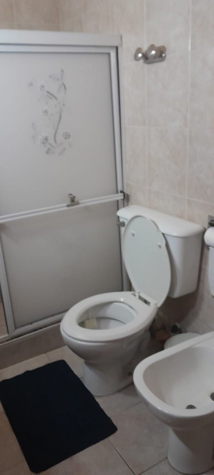 CASA AMERICANA  3 AMB VENDE CASTELAR