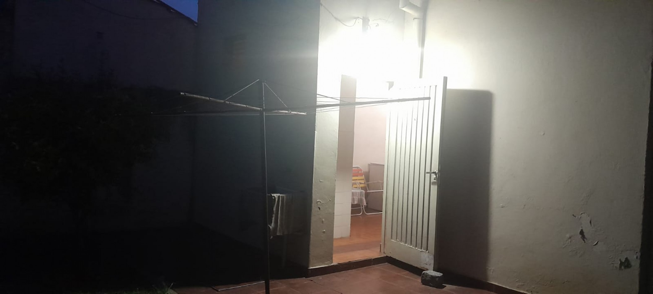 CASA AMERICANA  3 AMB VENDE CASTELAR