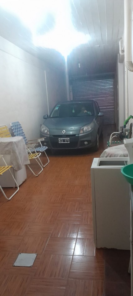 CASA AMERICANA  3 AMB VENDE CASTELAR