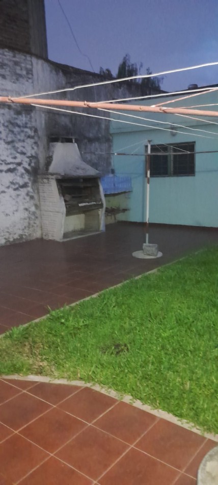 CASA AMERICANA  3 AMB VENDE CASTELAR