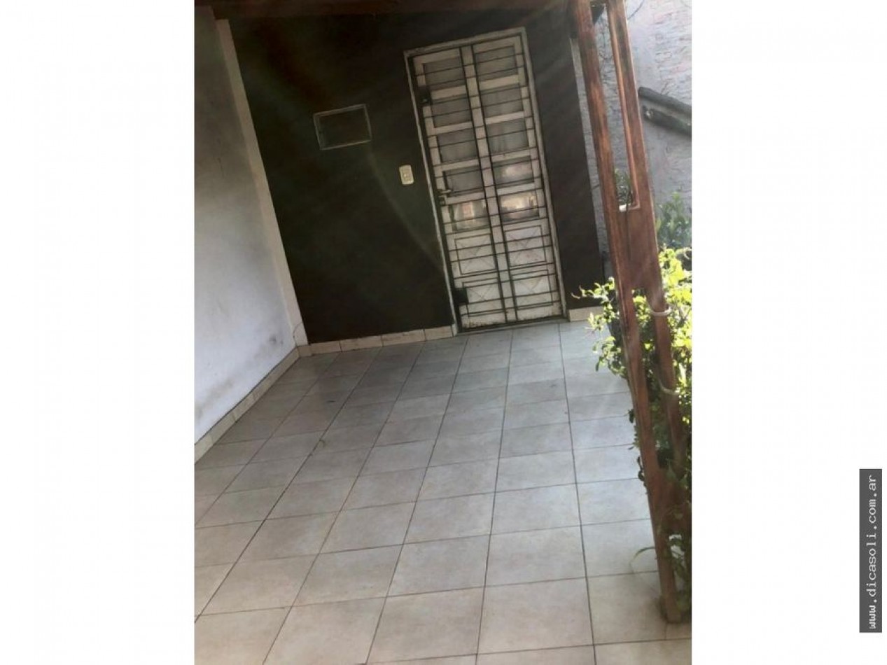 CHALET 4 AMB VENDE CASTELAR 
