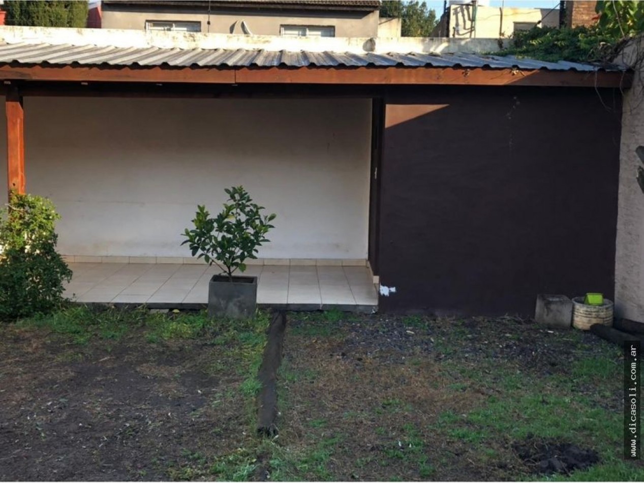 CHALET 4 AMB VENDE CASTELAR 