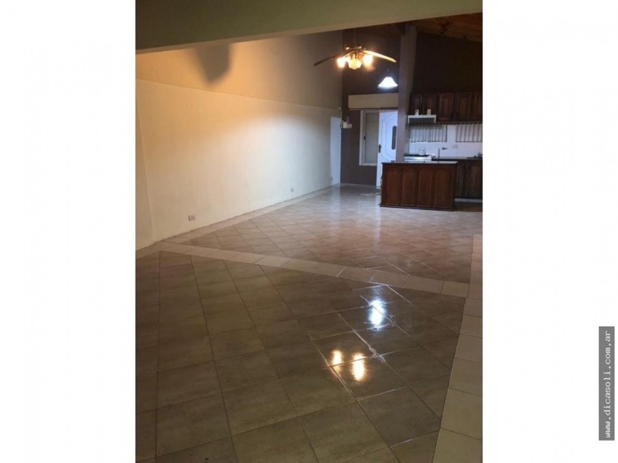 CHALET 4 AMB VENDE CASTELAR 