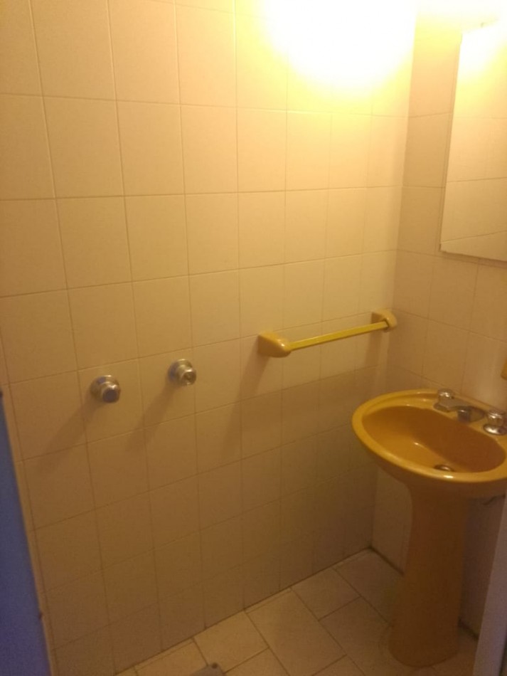 LOCAL 70 M2 VENDE CASTELAR