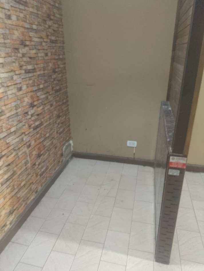 LOCAL 70 M2 VENDE CASTELAR