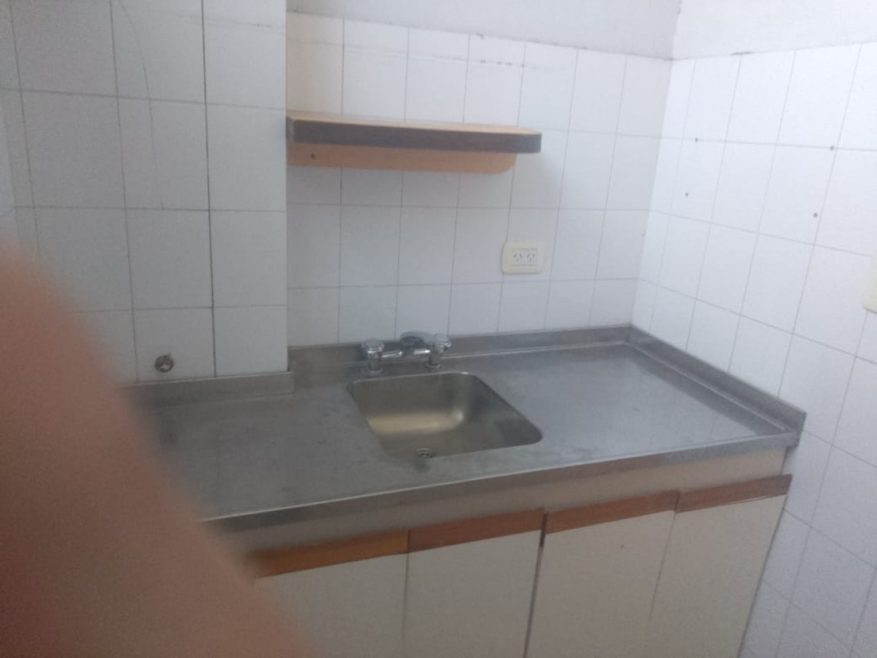 LOCAL 70 M2 VENDE CASTELAR