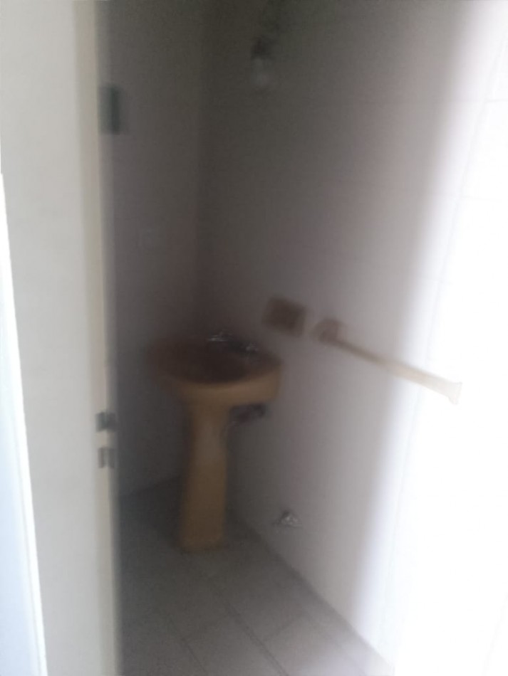 LOCAL 70 M2 VENDE CASTELAR