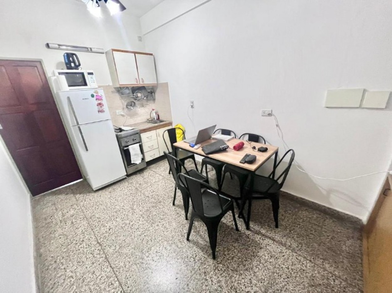 DEPARTAMENTO 5 AMB VENDE CASTELAR 