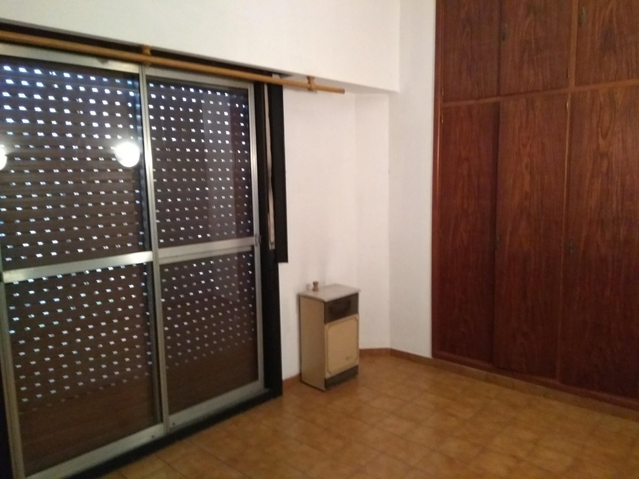 DEPARTAMENTO 5 AMB VENDE CASTELAR 