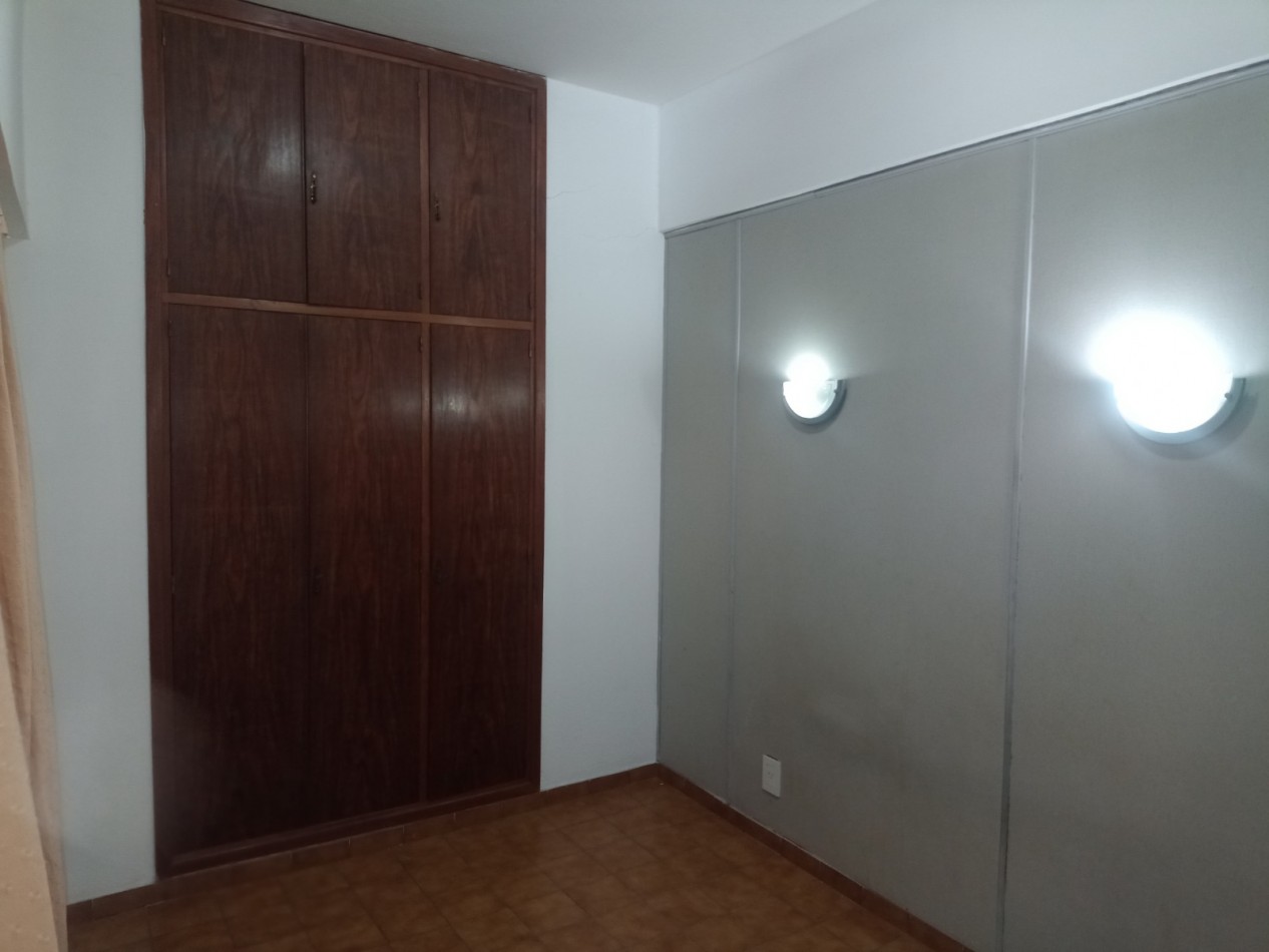 DEPARTAMENTO 5 AMB VENDE CASTELAR 