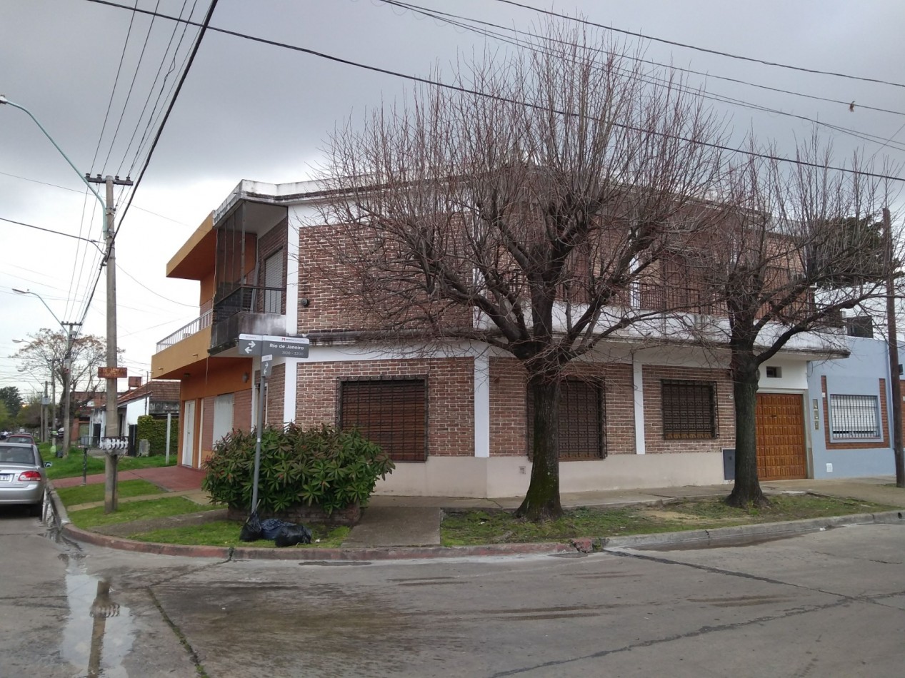 DEPARTAMENTO 5 AMB VENDE CASTELAR 