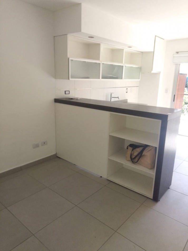 MONOAMBIENTE ALQUILA MORON