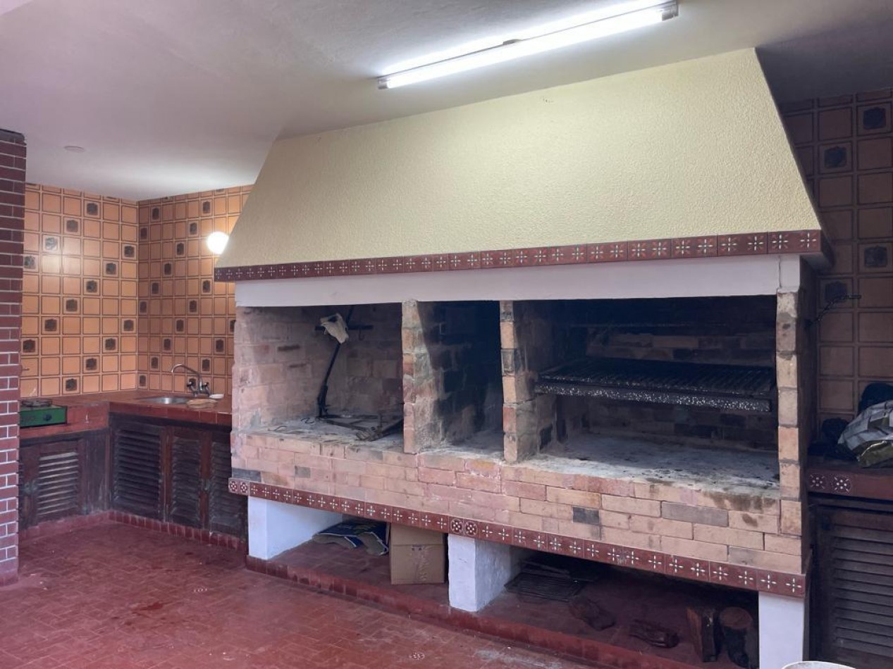 CHALET 4 AMB VENDE ITUZAINGO