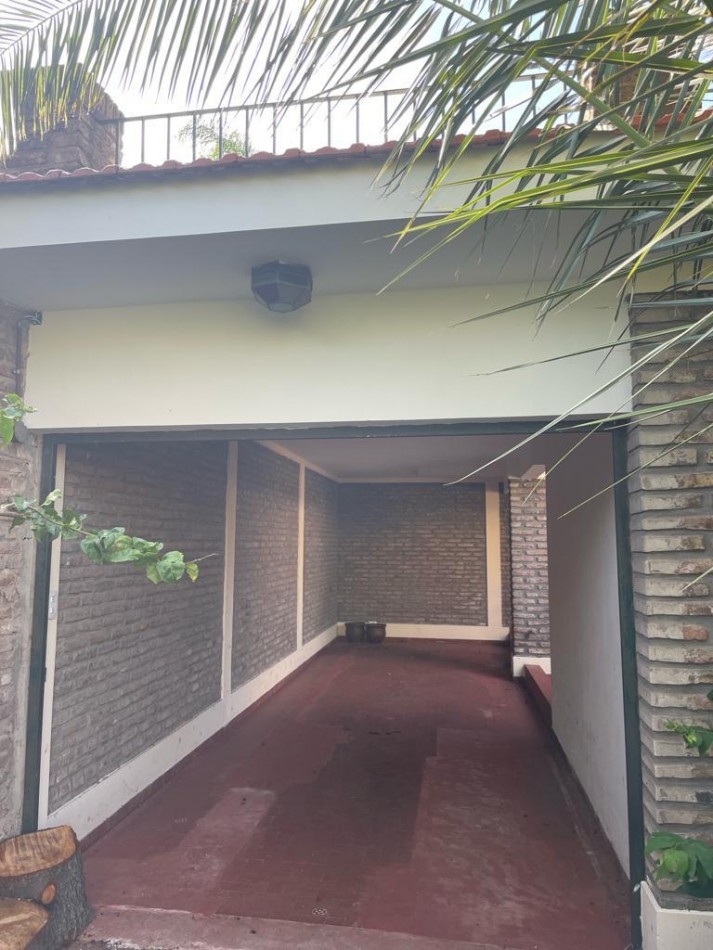 CHALET 4 AMB VENDE ITUZAINGO