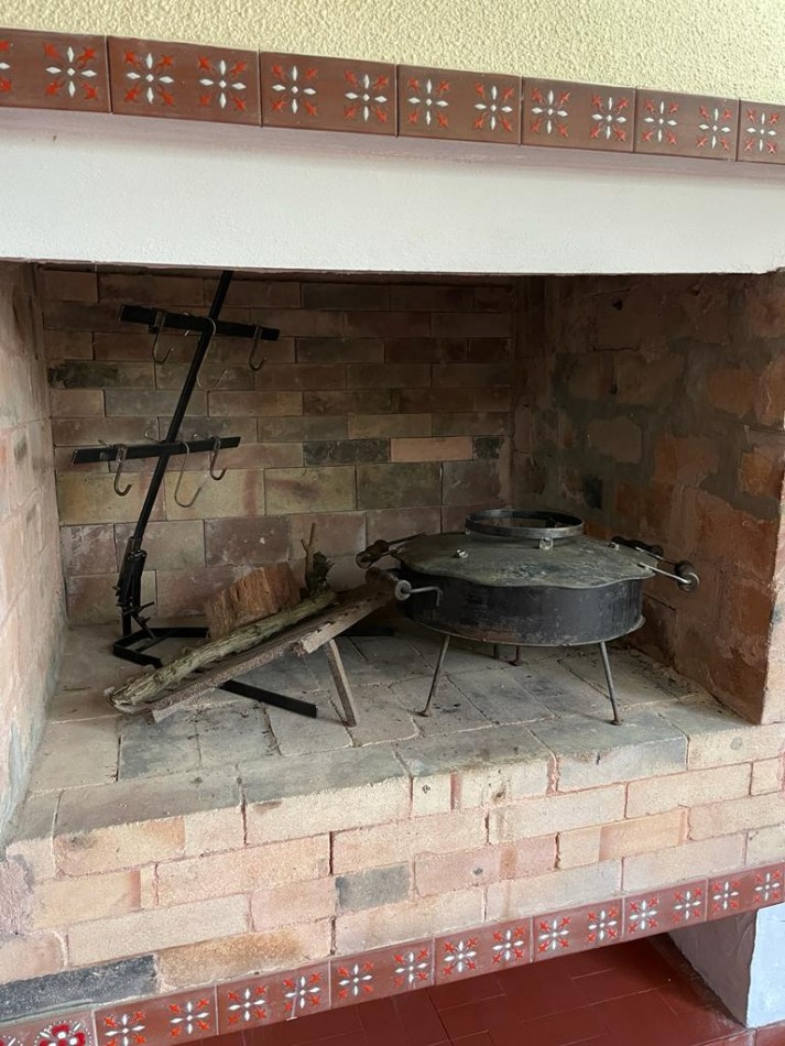 CHALET 4 AMB VENDE ITUZAINGO