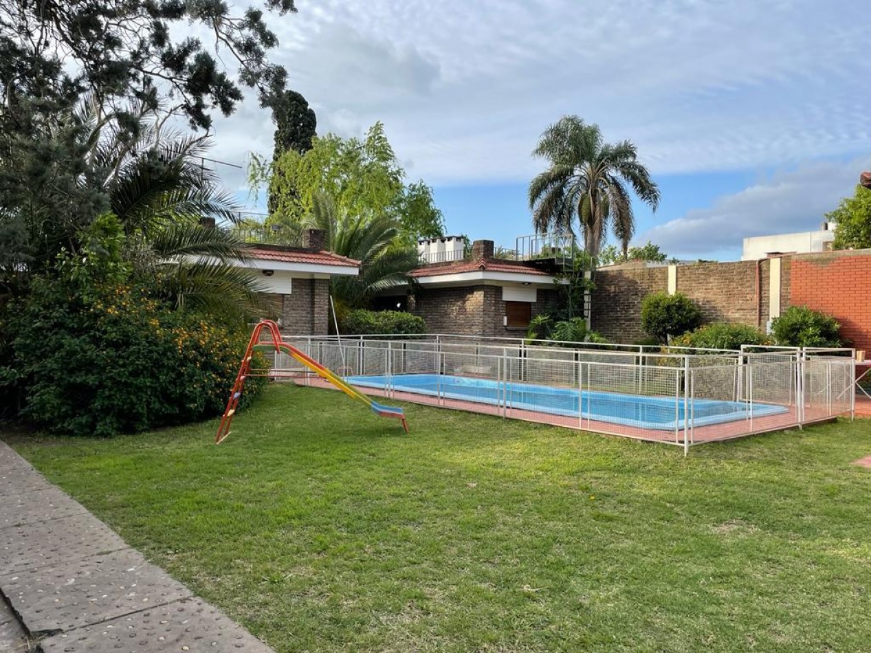 CHALET 4 AMB VENDE ITUZAINGO