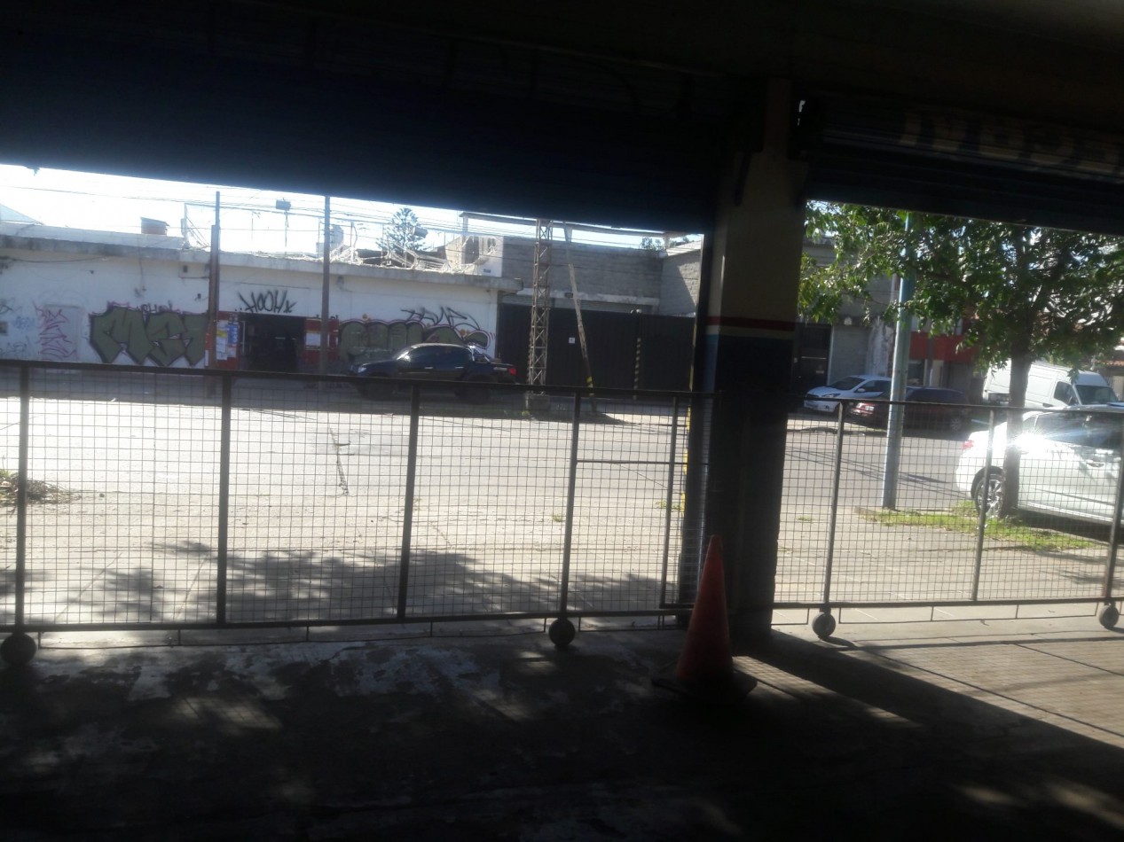 LOCAL COMERCIAL EN AV. ALQUILA CASTELAR