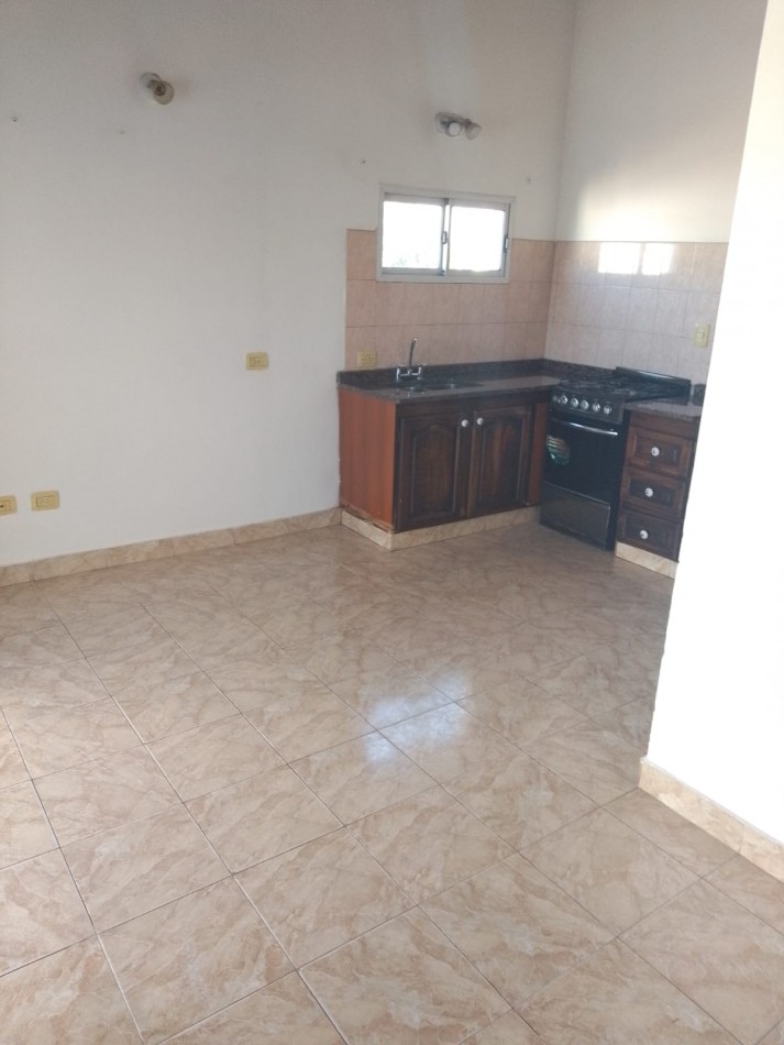 DEPARTAMENTO DE 2 AMB C/BALCON FTE ALQUILA MORON