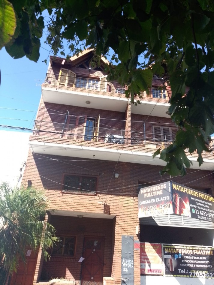 DEPARTAMENTO DE 2 AMB C/BALCON FTE ALQUILA MORON