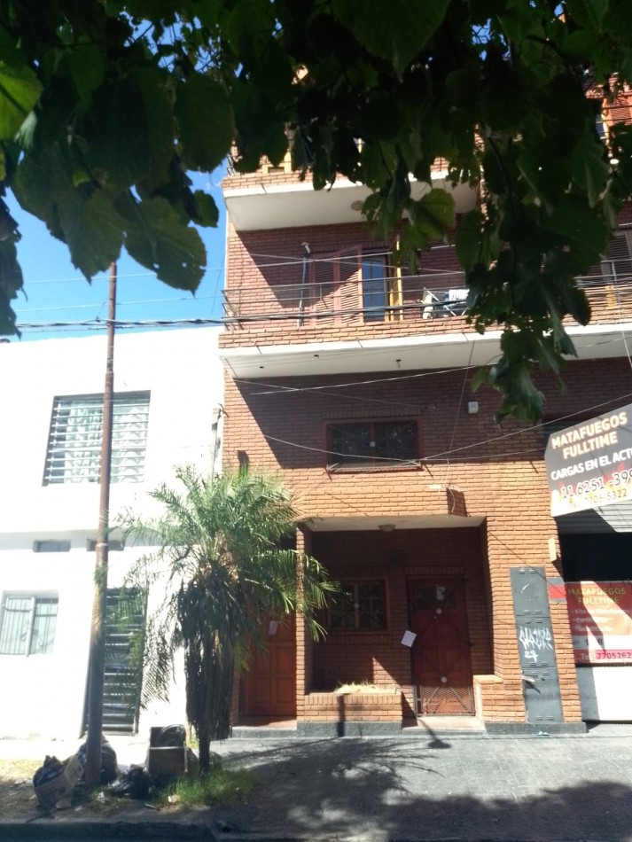 DEPARTAMENTO DE 2 AMB C/BALCON FTE ALQUILA MORON