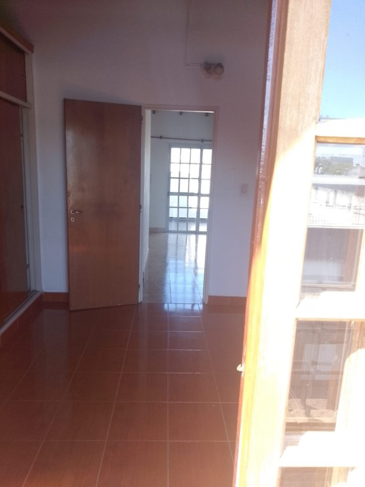 DEPARTAMENTO DE 2 AMB C/BALCON FTE ALQUILA MORON