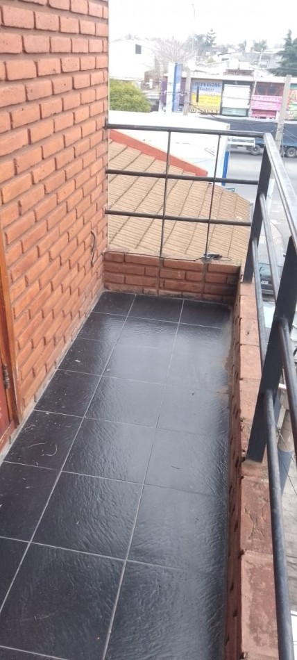 DEPARTAMENTO DE 2 AMB C/BALCON FTE ALQUILA MORON