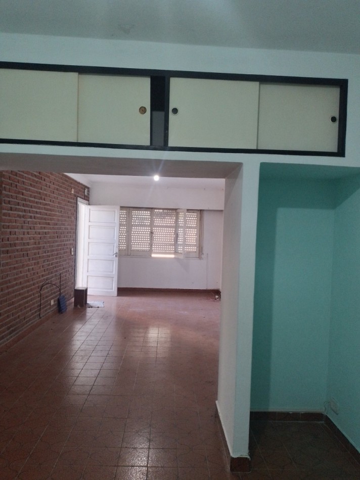 CASA AMERICANA EN PH 4 AMB  VENDE CASTELAR