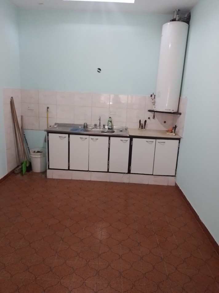 CASA AMERICANA EN PH 4 AMB  VENDE CASTELAR