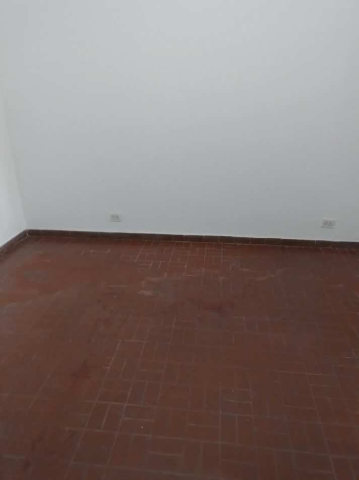 CASA AMERICANA EN PH 4 AMB  VENDE CASTELAR