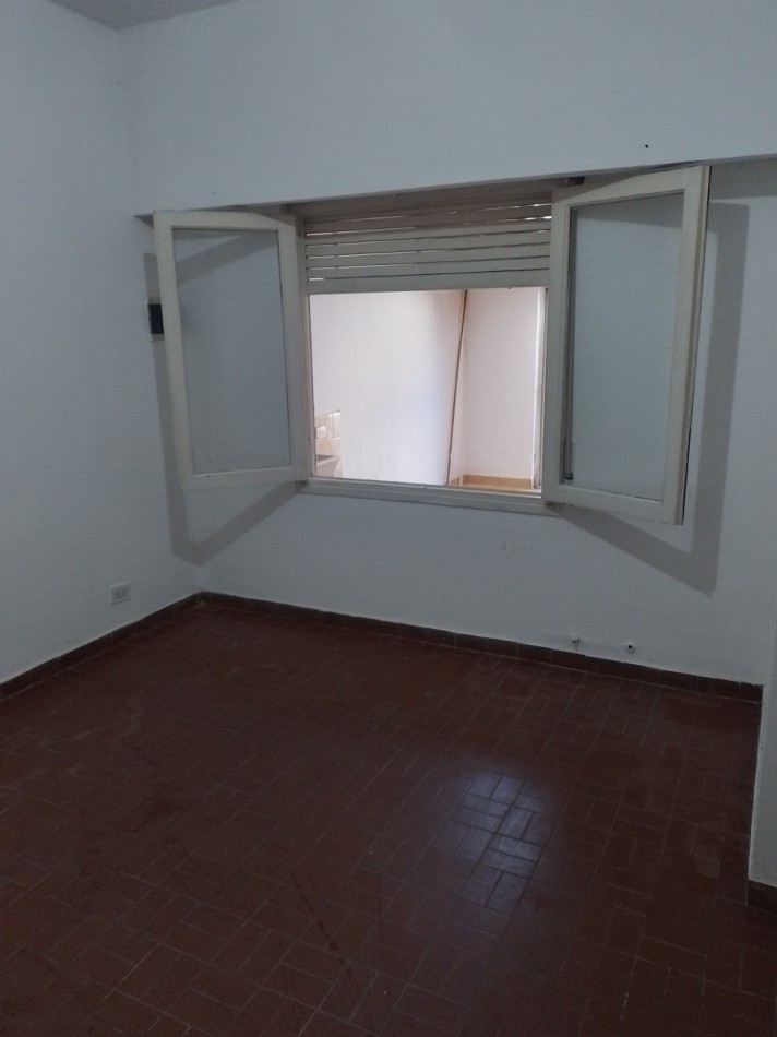 CASA AMERICANA EN PH 4 AMB  VENDE CASTELAR