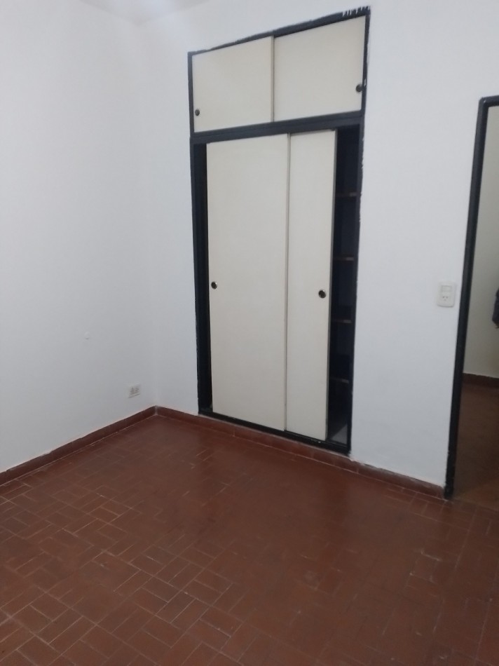 CASA AMERICANA EN PH 4 AMB  VENDE CASTELAR