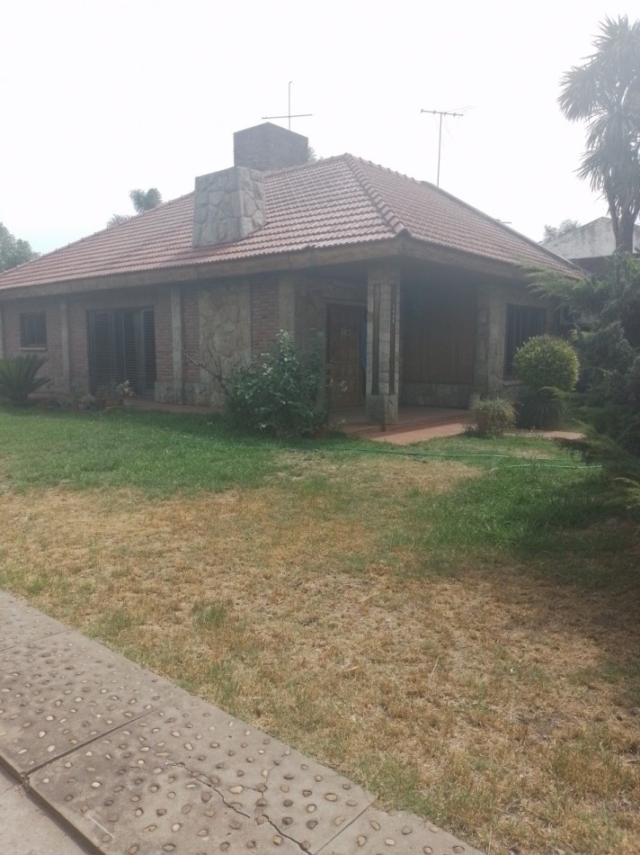 CHALET 4 AMB VENDE ITUZAINGO