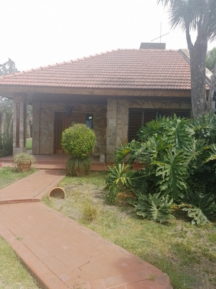 CHALET 4 AMB VENDE ITUZAINGO