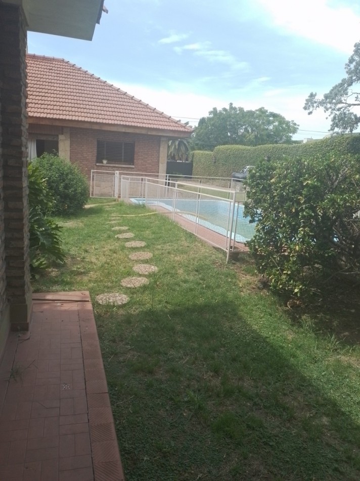 CHALET 4 AMB VENDE ITUZAINGO