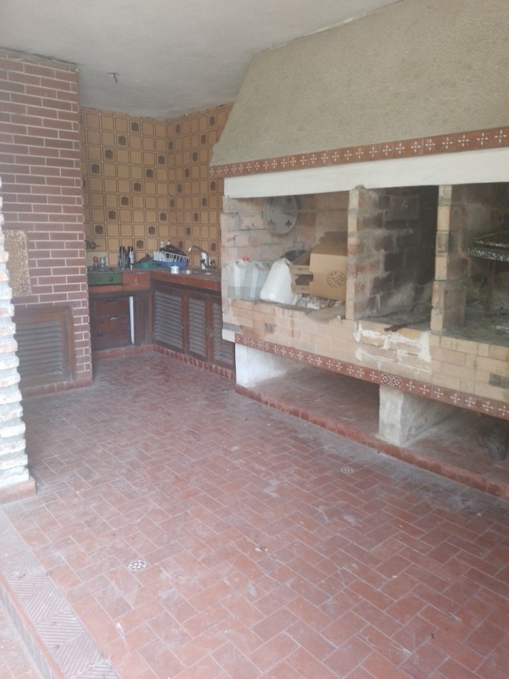 CHALET 4 AMB VENDE ITUZAINGO