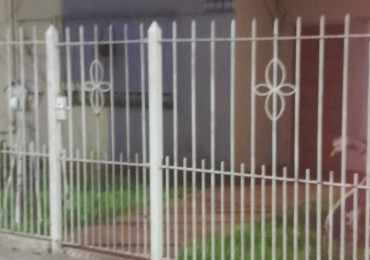 CASA AMERICANA  3 AMB VENDE CASTELAR